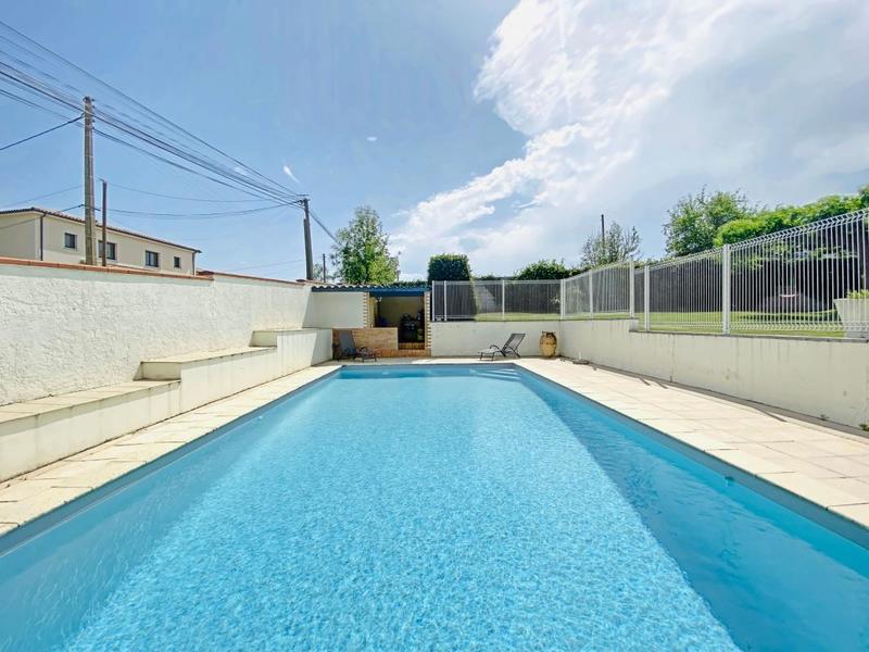 Maison - 180 m² - 8 pièces