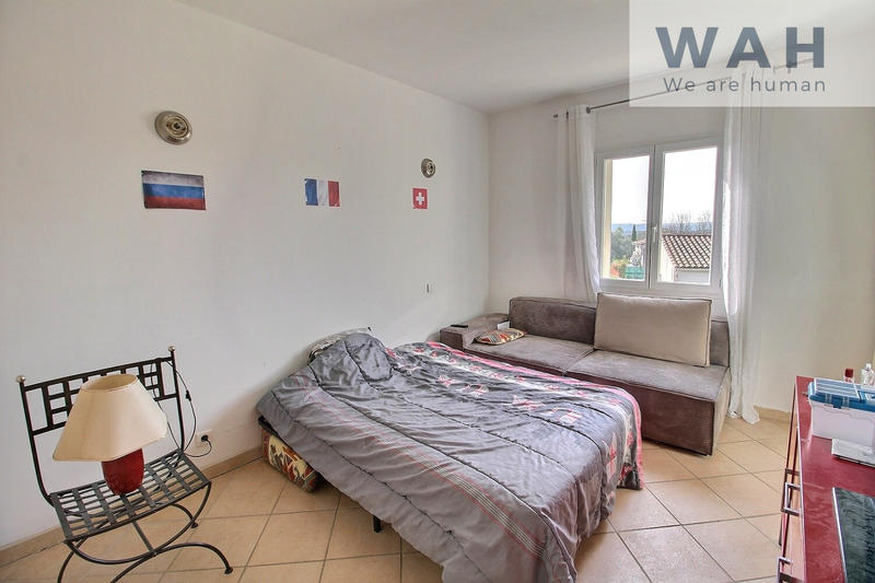 Maison - 202 m² - 6 pièces