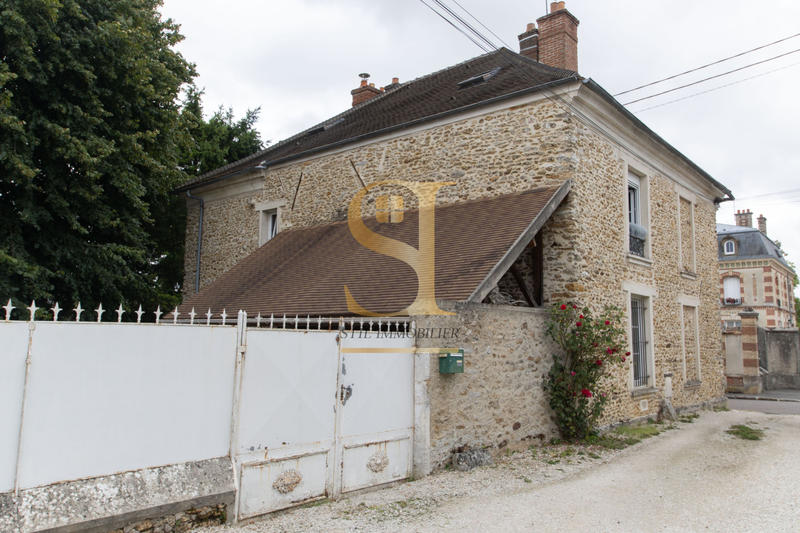 Maison - 250 m² - 7 pièces