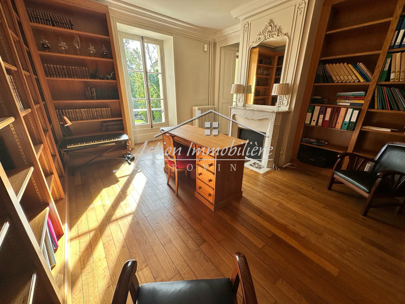 Propriété - 270 m² - 11 pièces