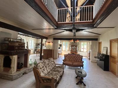 Maison - 290 m² - 12 pièces