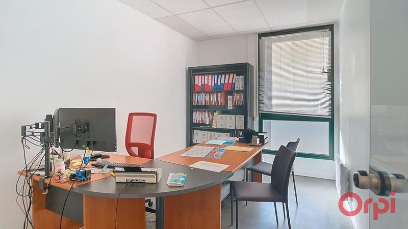 Bureau - 142 m² - 1 pièce