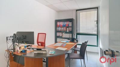 Bureau - 142 m² - 1 pièce