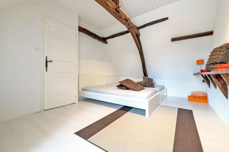 Maison - 242 m² - 11 pièces