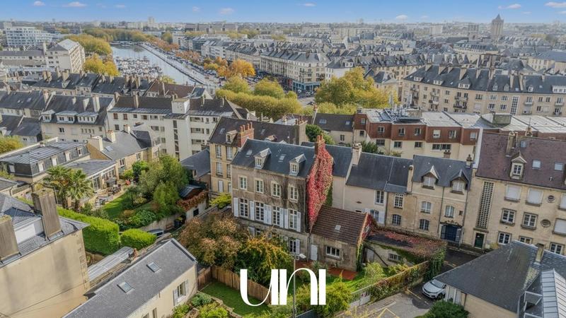 Maison - 218 m² - 8 pièces