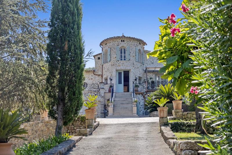 Maison - 451 m² - 15 pièces