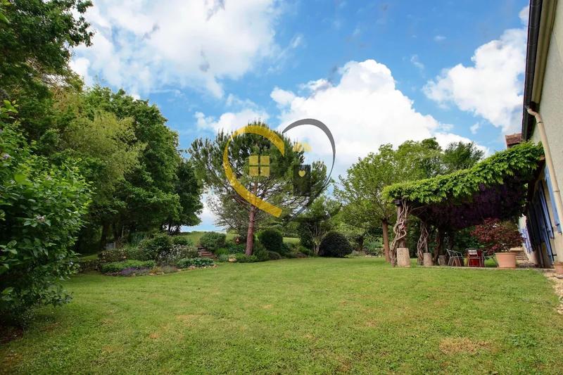 Maison - 243 m² - 7 pièces