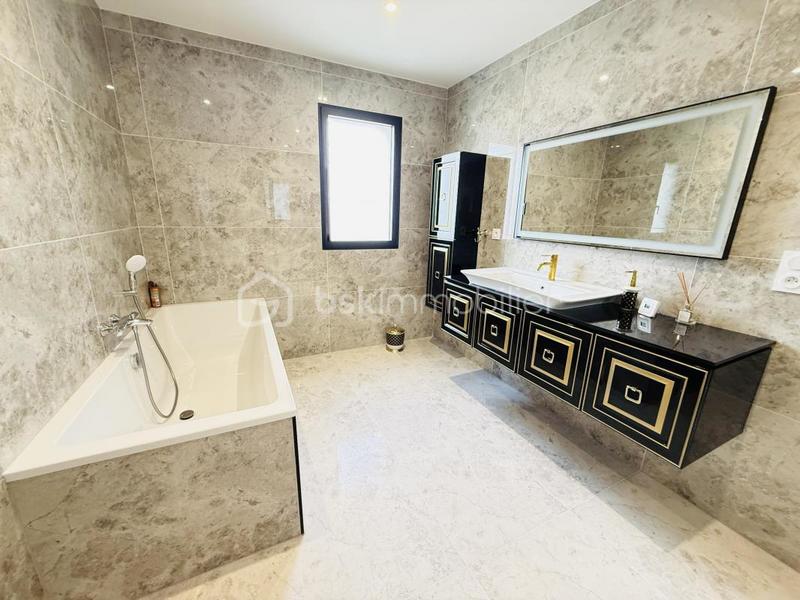 Maison - 172 m² - 6 pièces