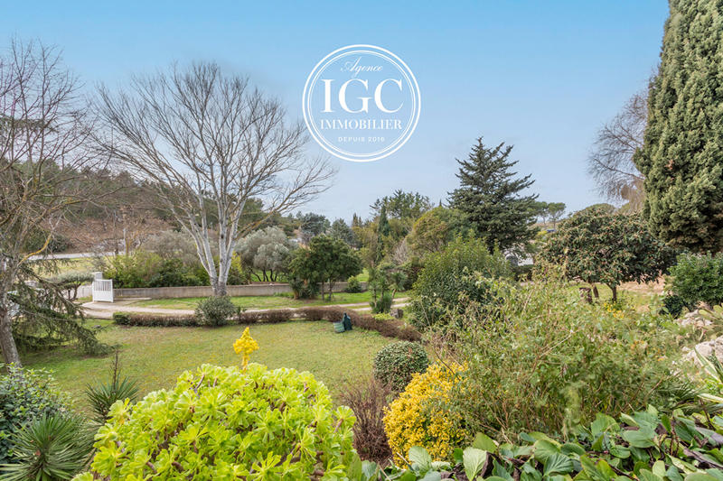 Maison - 220 m² - 7 pièces