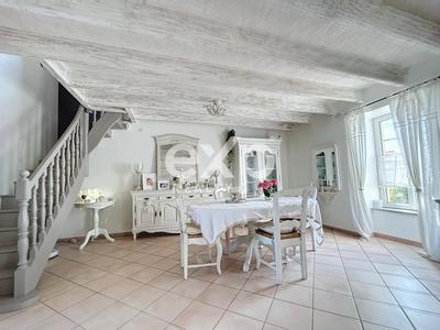 Maison - 235 m² - 8 pièces