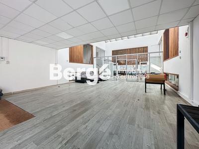 Bureau - 1 253 m²