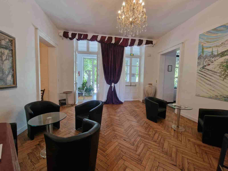 Maison - 354 m² - 10 pièces