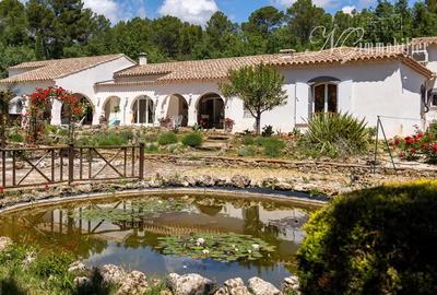 Villa - 270 m² - 10 pièces