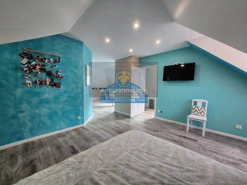 Maison - 240 m² - 9 pièces