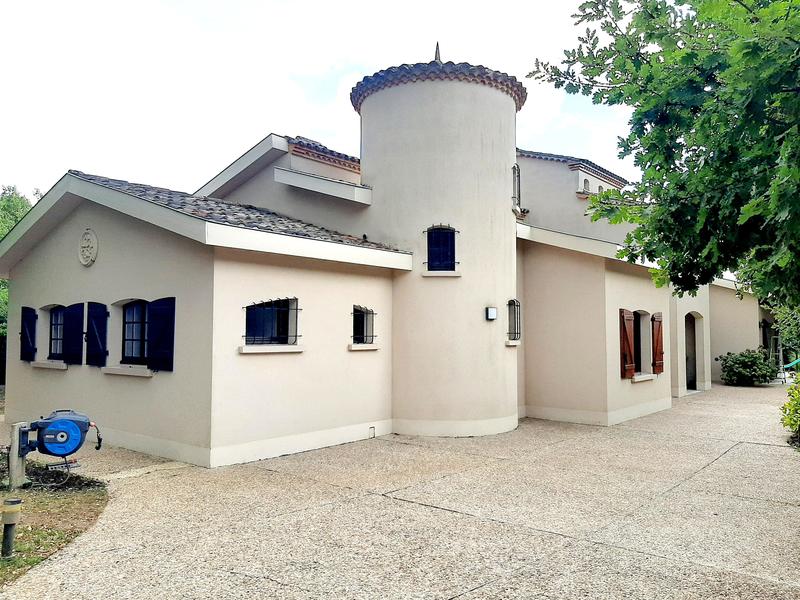 Villa - 185 m² - 6 pièces