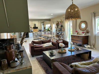 Maison - 220 m² - 6 pièces