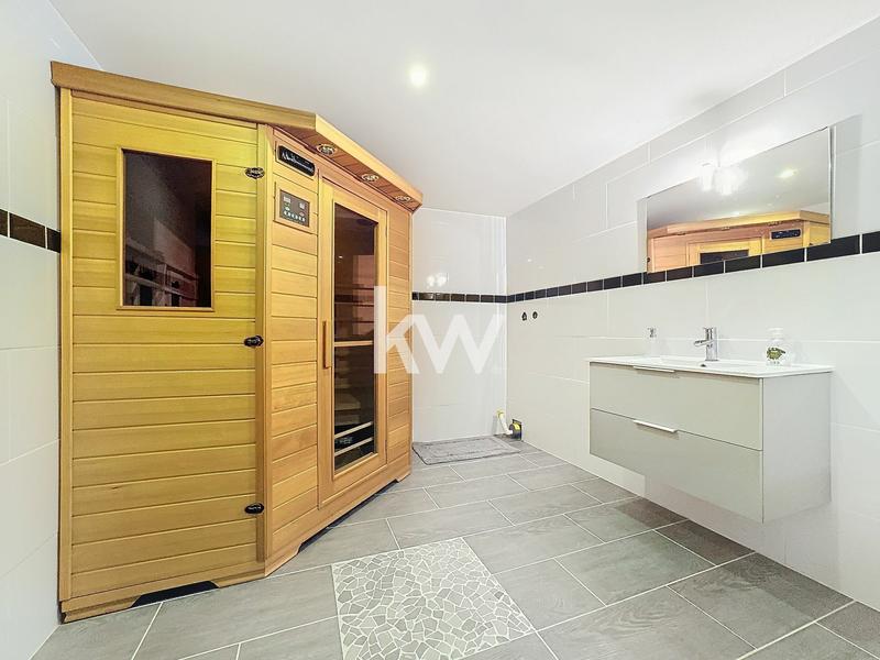 Maison - 284 m² - 7 pièces