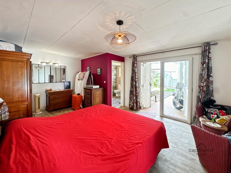 Maison - 220 m² - 5 pièces