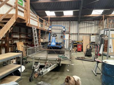 Local d'activité / Entrepôt - 250 m²