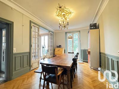 Maison - 216 m² - 8 pièces