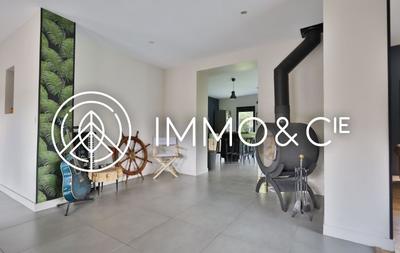 Maison - 225 m² - 6 pièces