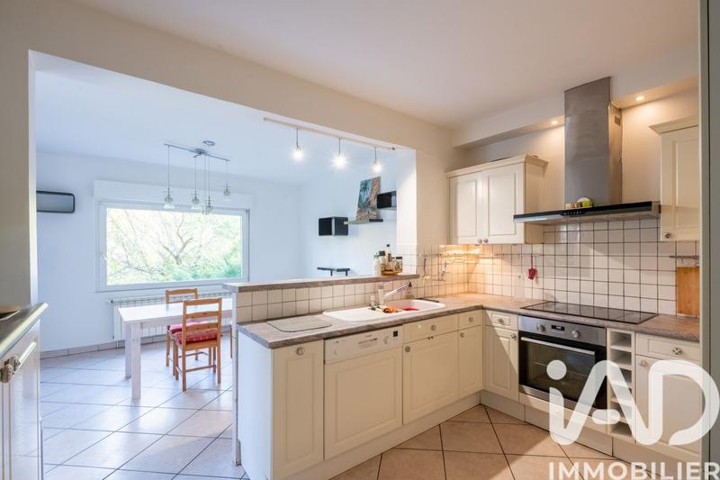 Maison - 254 m² - 11 pièces