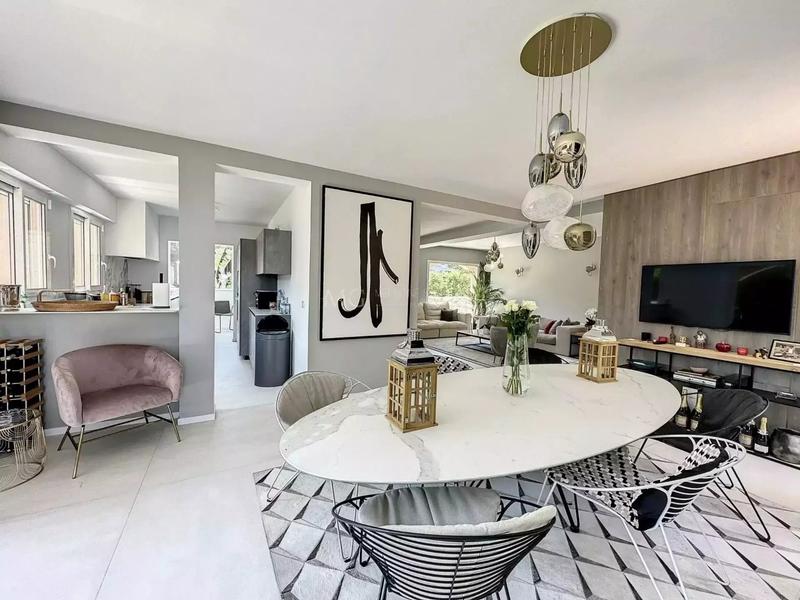 Maison - 400 m² - 10 pièces