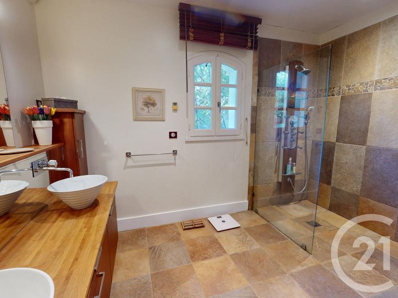 Maison - 216 m² - 6 pièces