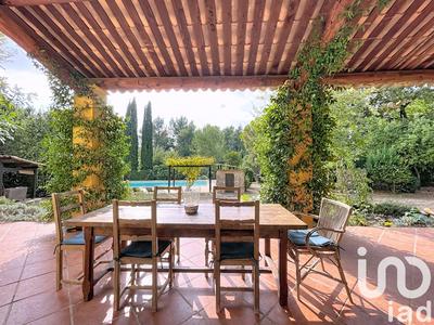 Maison - 198 m² - 7 pièces