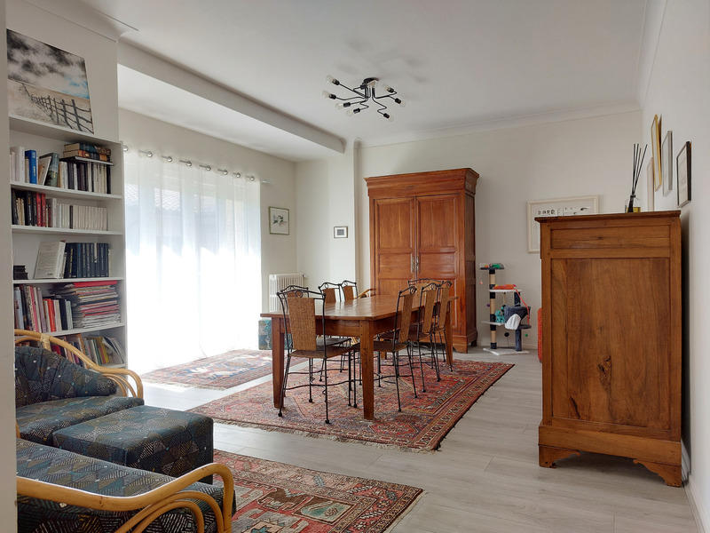 Maison - 231 m² - 7 pièces