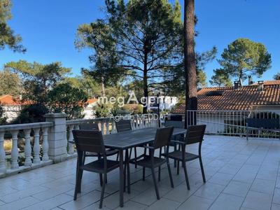 Maison - 178 m² - 10 pièces