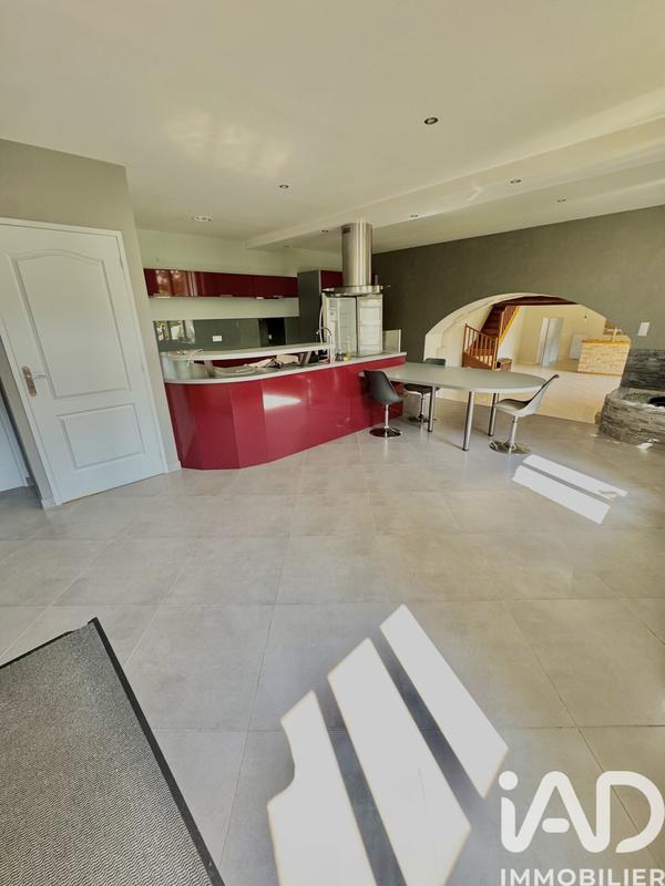 Maison - 240 m² - 8 pièces
