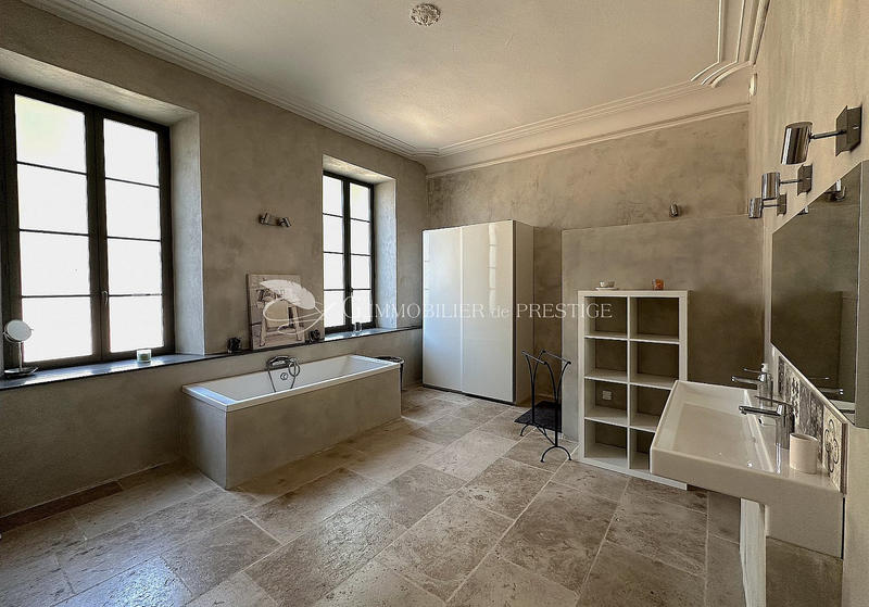 Propriété - 500 m² - 15 pièces