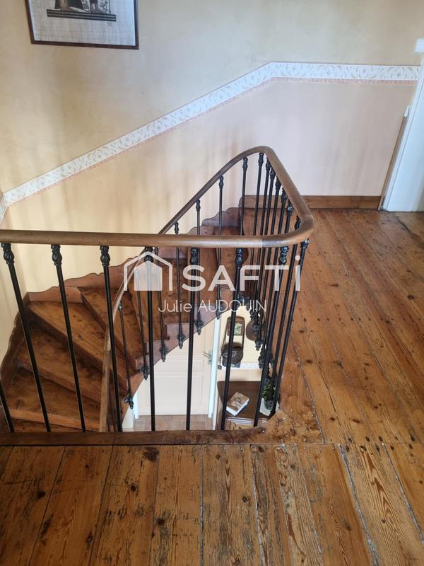 Maison - 250 m² - 8 pièces