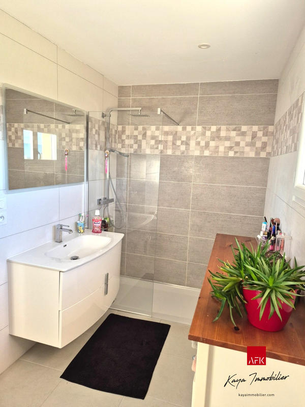 Maison - 121 m² - 5 pièces