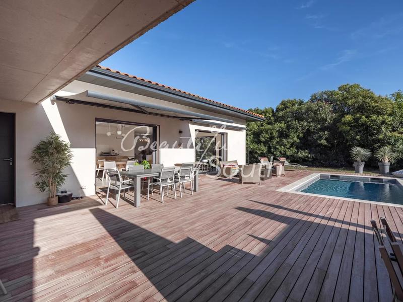 Villa - 180 m² - 4 pièces