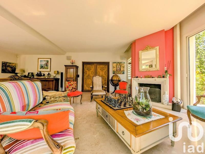 Maison - 300 m² - 12 pièces