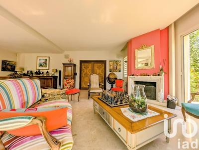 Maison - 300 m² - 12 pièces