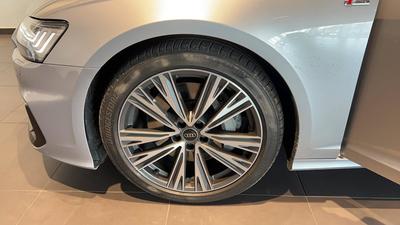 Audi A6 Avant 50 TFSIe 299 ch s tronic 7 Quattro s line