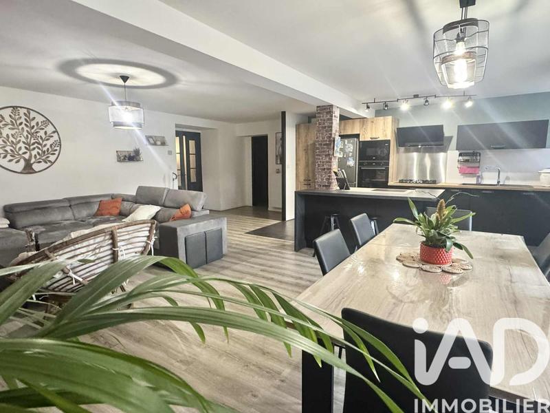 Maison - 223 m² - 7 pièces