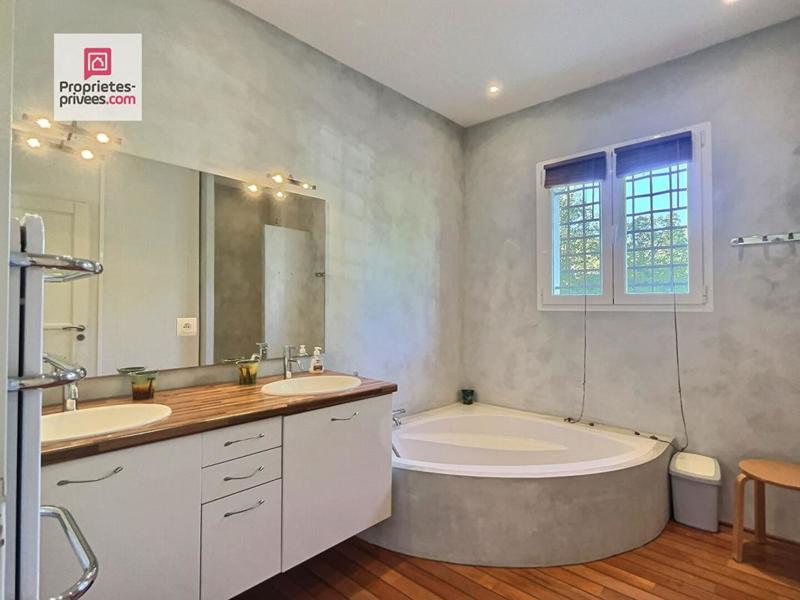 Villa - 168 m² - 6 pièces