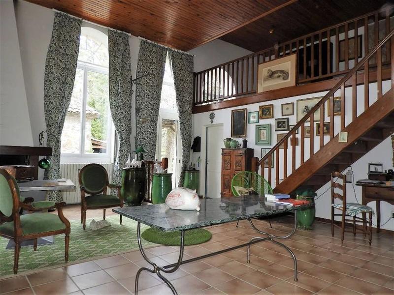 Propriété - 238 m² - 7 pièces