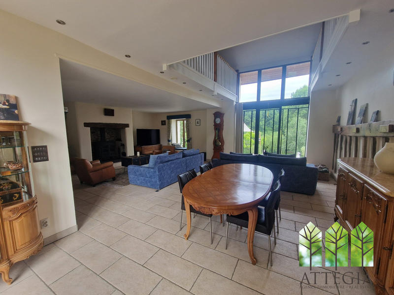 Maison - 245 m² - 6 pièces