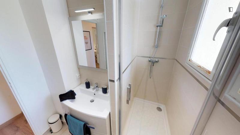 Chambre - 9 m² - 5 pièces