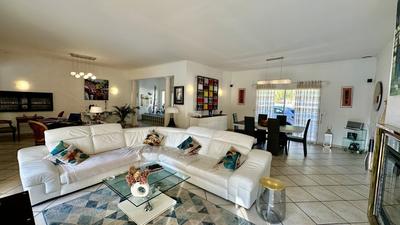 Villa - 205 m² - 6 pièces
