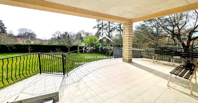 Maison - 317 m² - 10 pièces