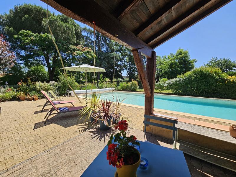 Maison traditionnelle - 250 m² - 10 pièces