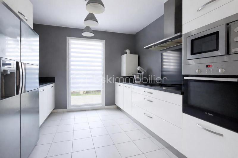 Maison - 92 m² - 5 pièces