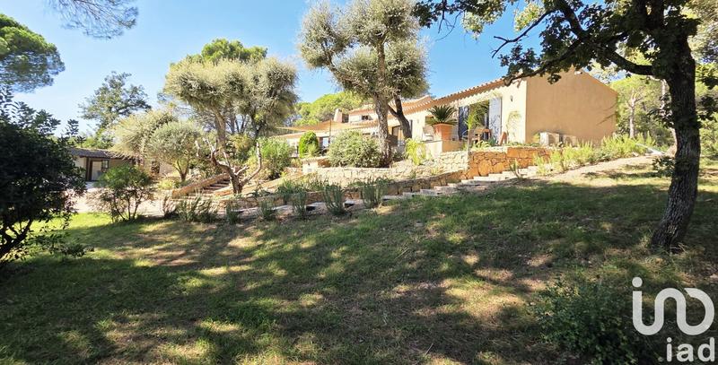 Maison - 240 m² - 8 pièces