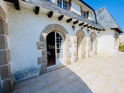 Demeure - 230 m² - 10 pièces